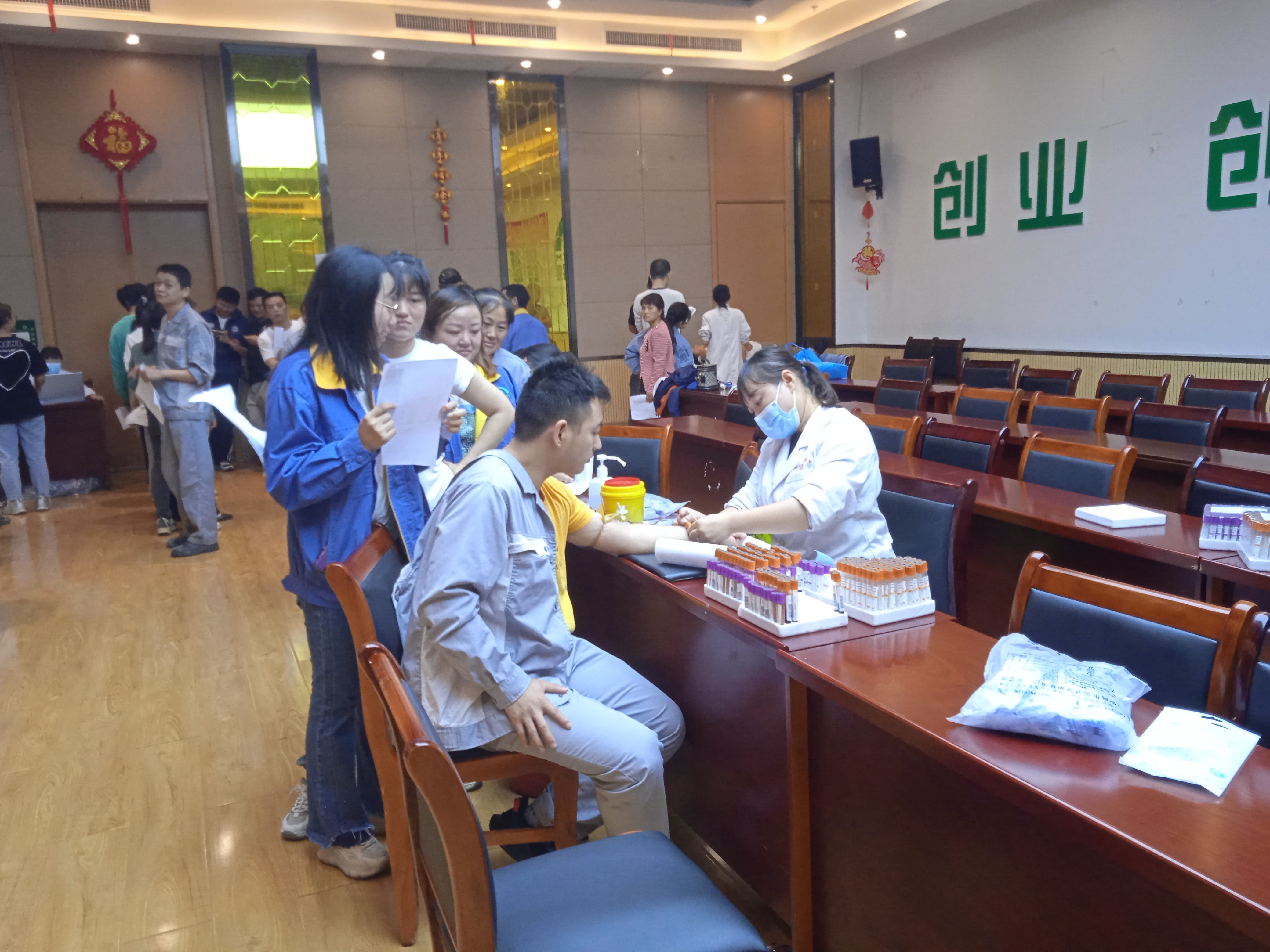 能矿锰业：为38名女工筛查“两癌”、443名职工进行职业健康体检