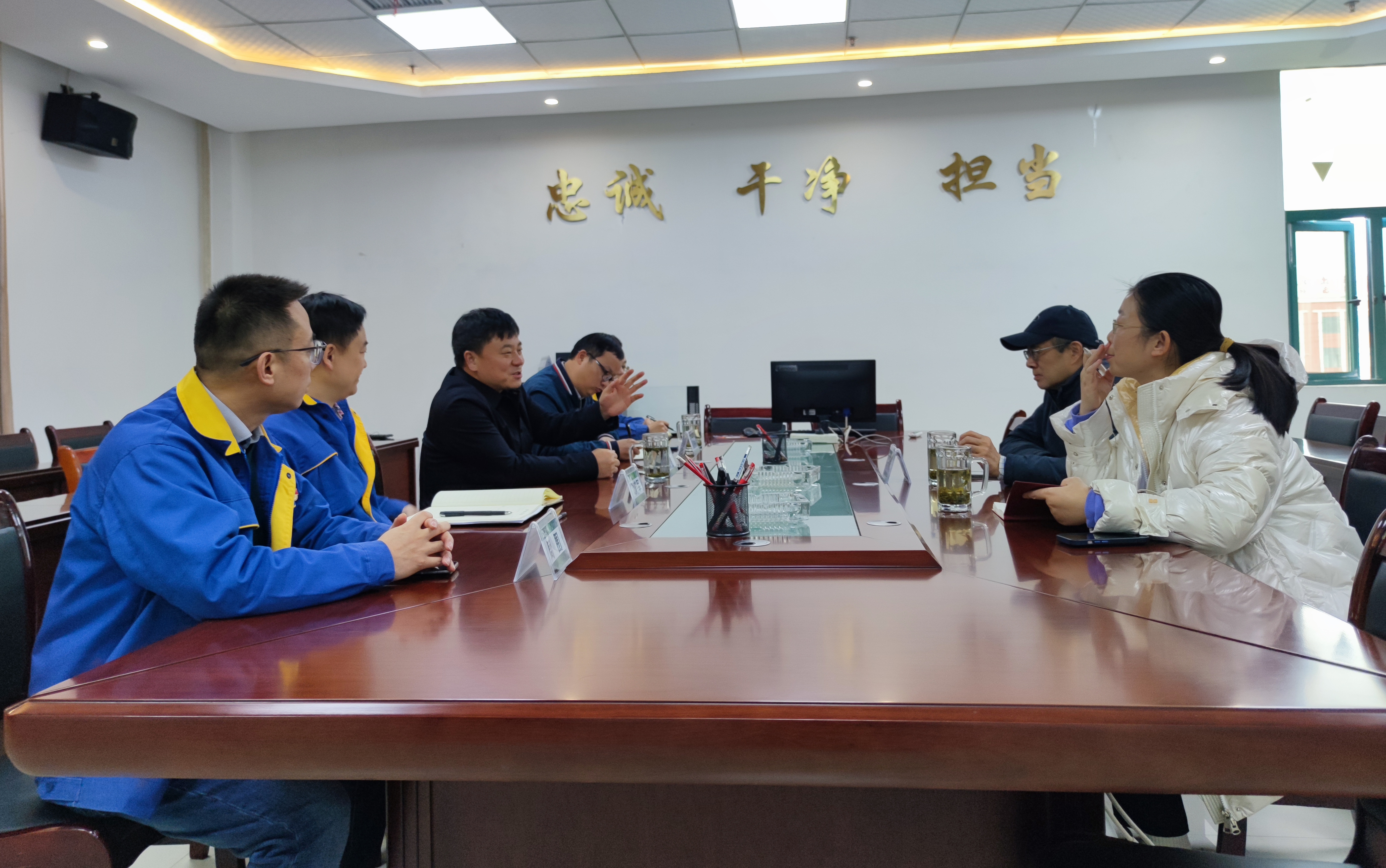 中南大学副校长李夕兵一行到能矿锰业调研“锰冶金渣无害化、资源化综合利用”项目进展情况
