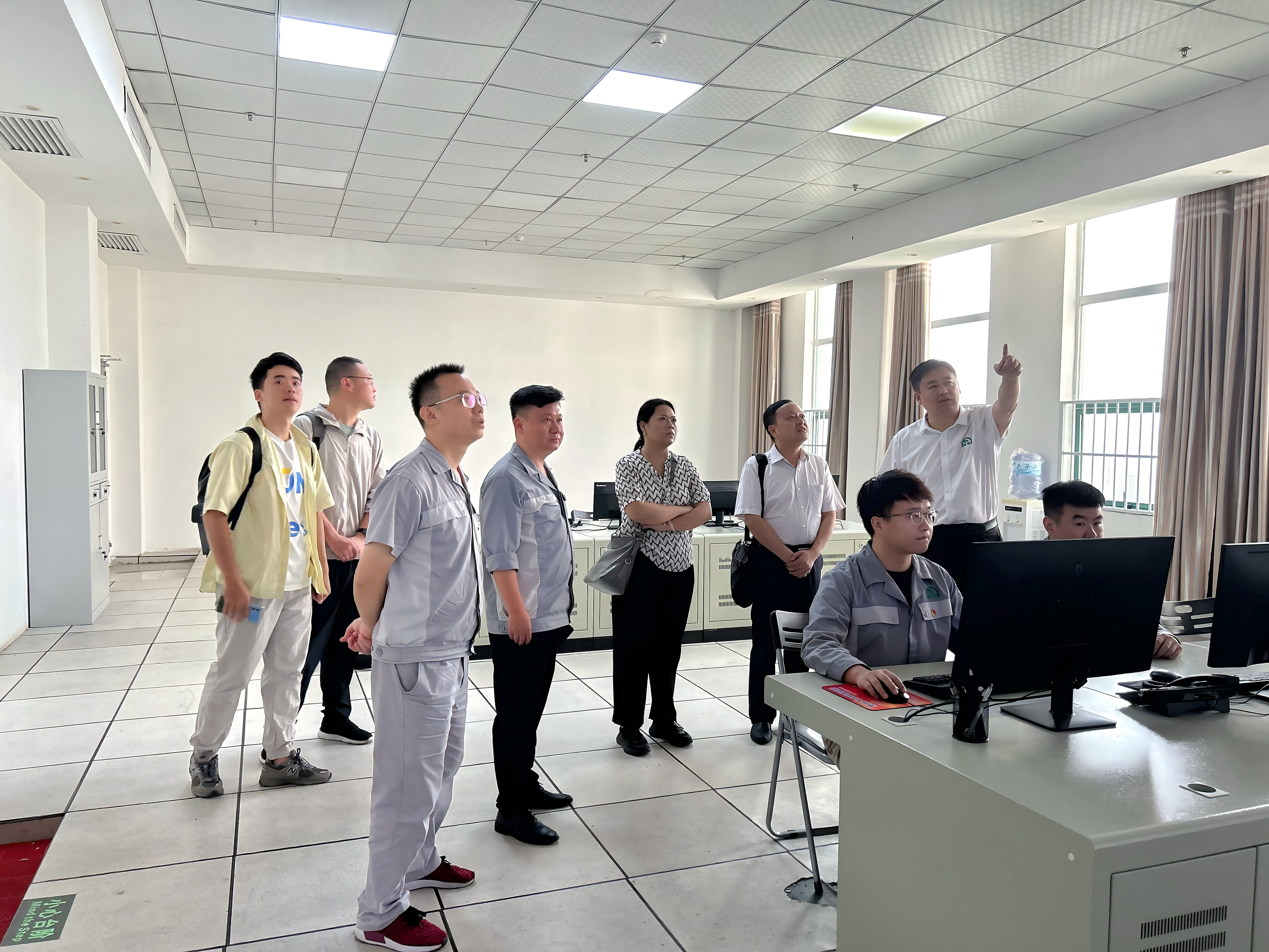 西南能矿集团外部董事李宗喜、喻世蓉到能矿锰业调研