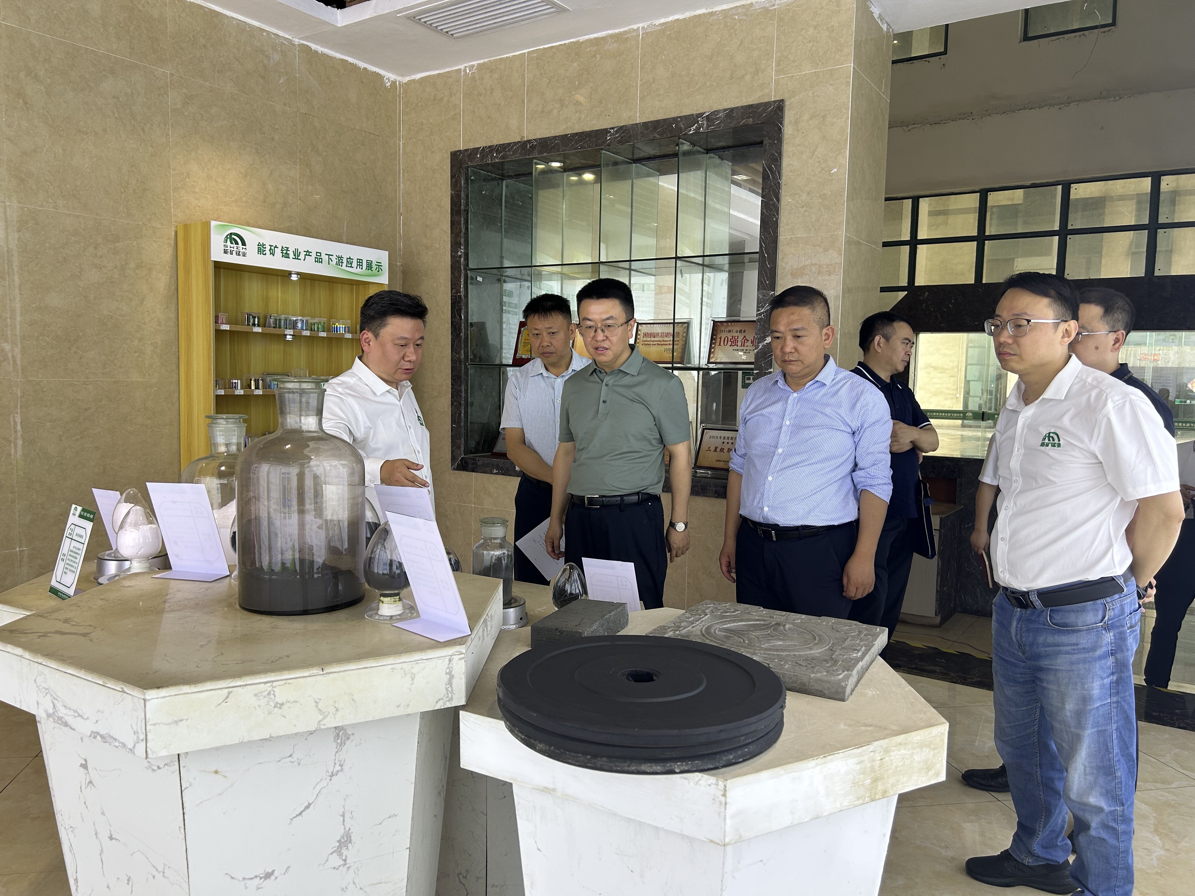 铜仁市委副书记、市委政法委书记史麒麟带队到能矿锰业调研