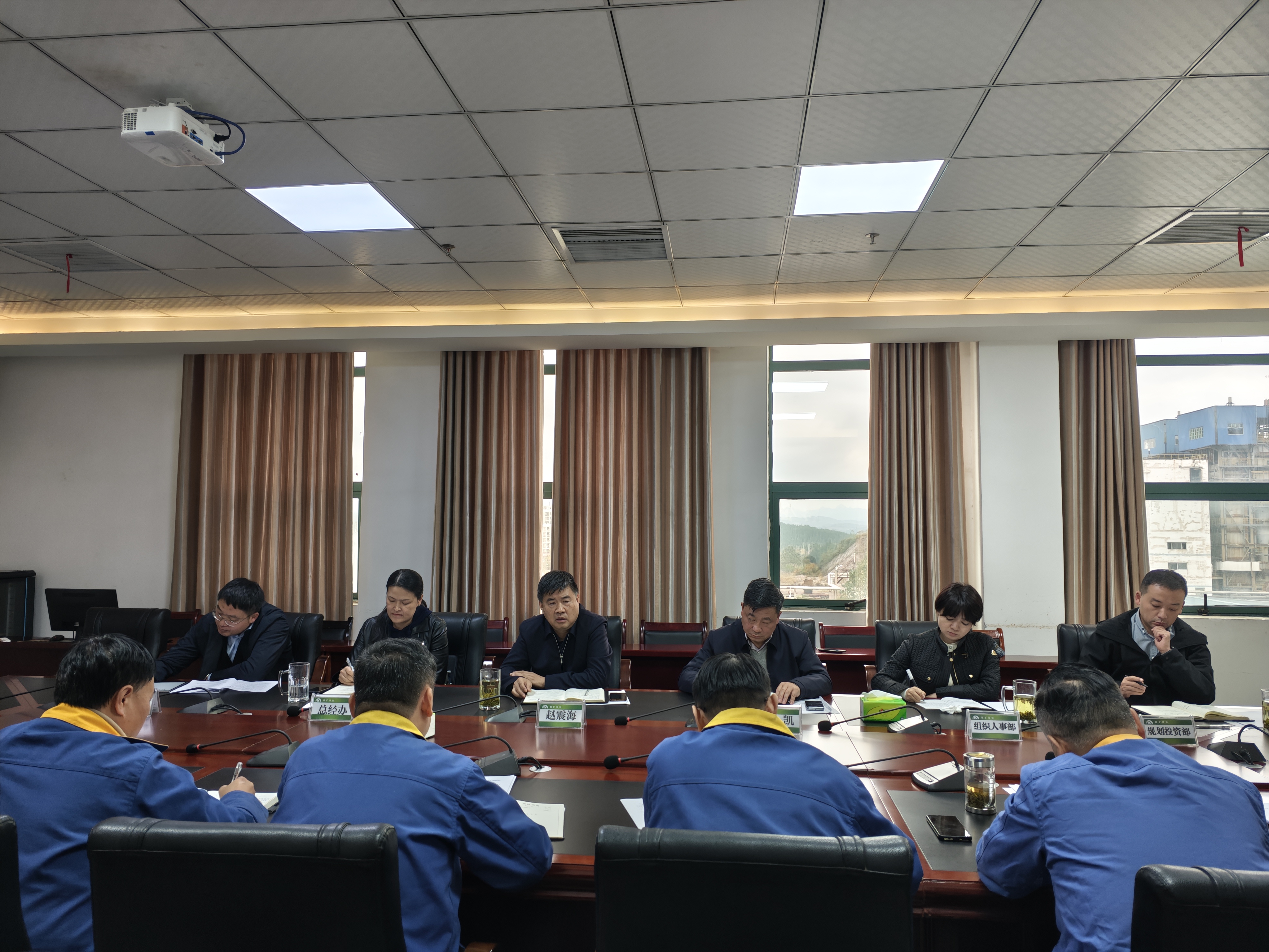 集团公司领导赵震海、李凯到能矿锰业调研