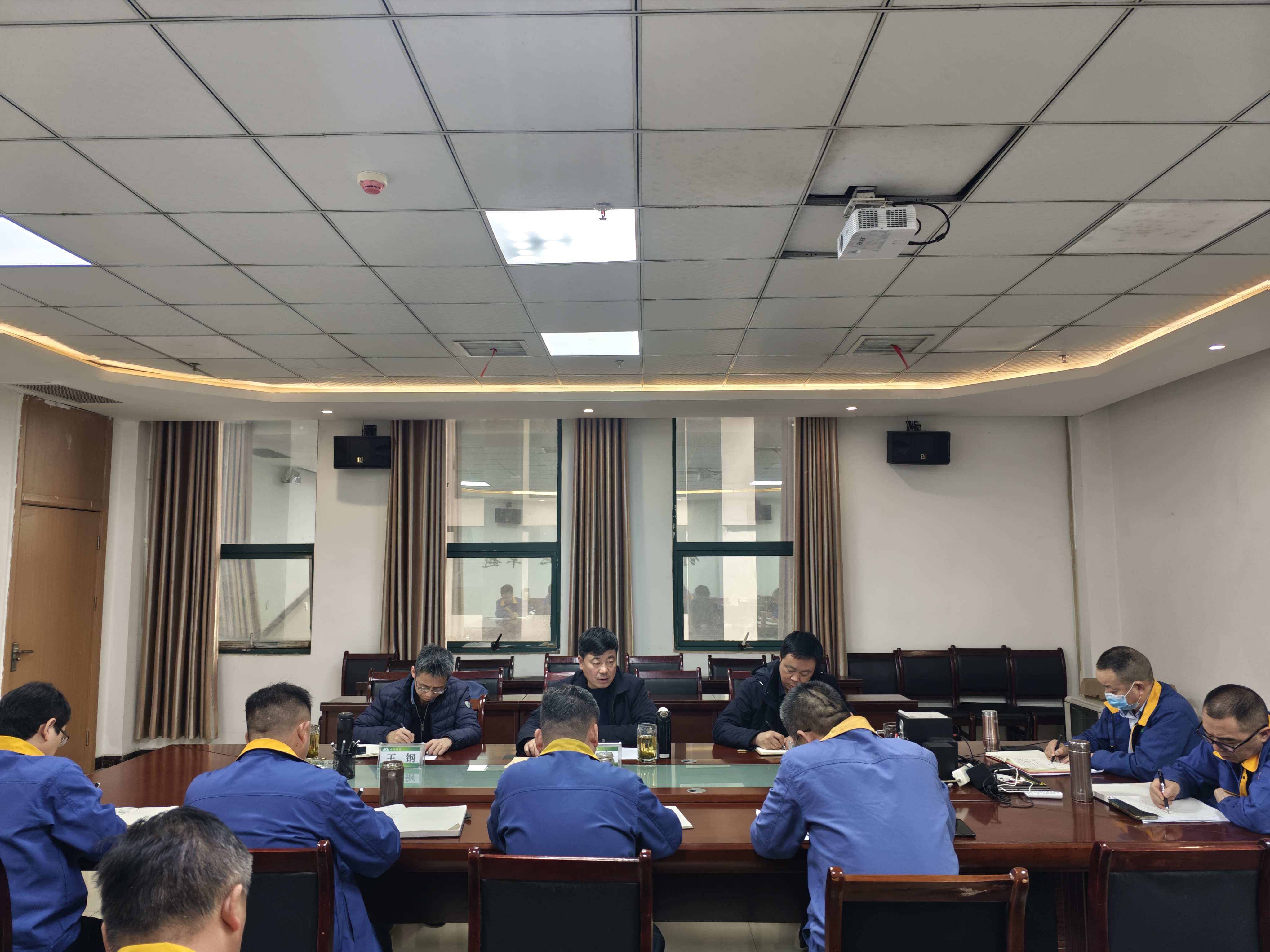 集团党委委员、副总经理李凯一行到能矿锰业调研