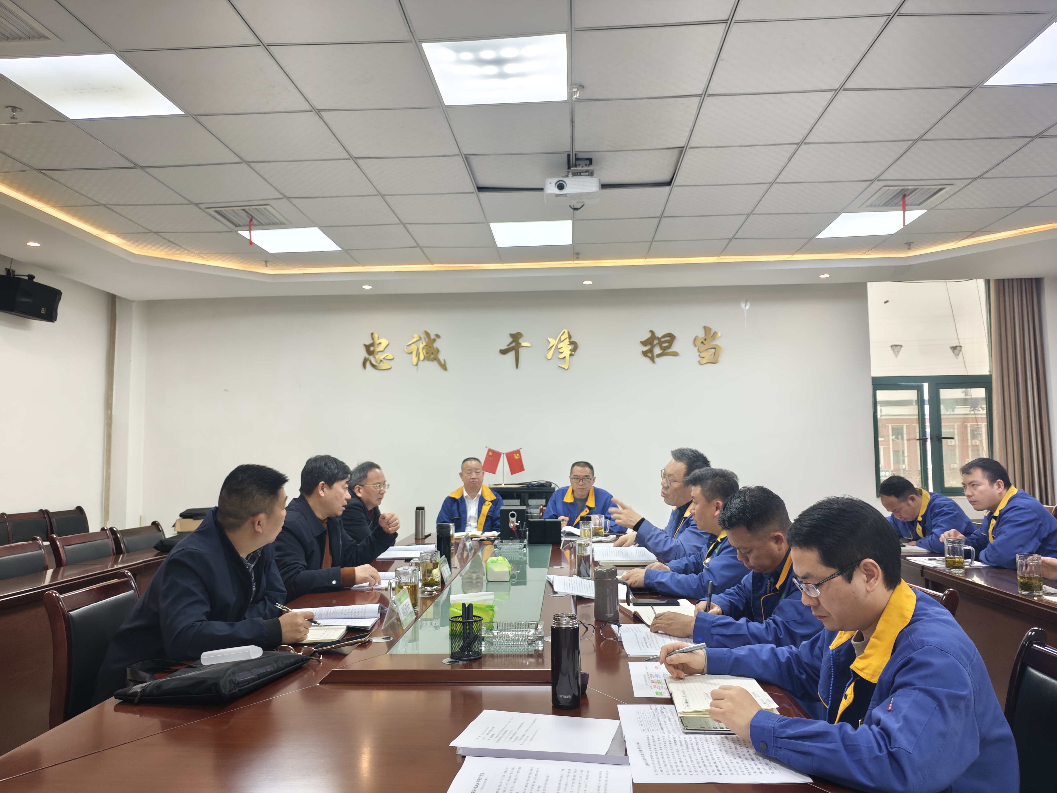 紧盯目标抓落实 提质增效谋发展——集团党委委员、副总经理李凯一行到能矿锰业调研