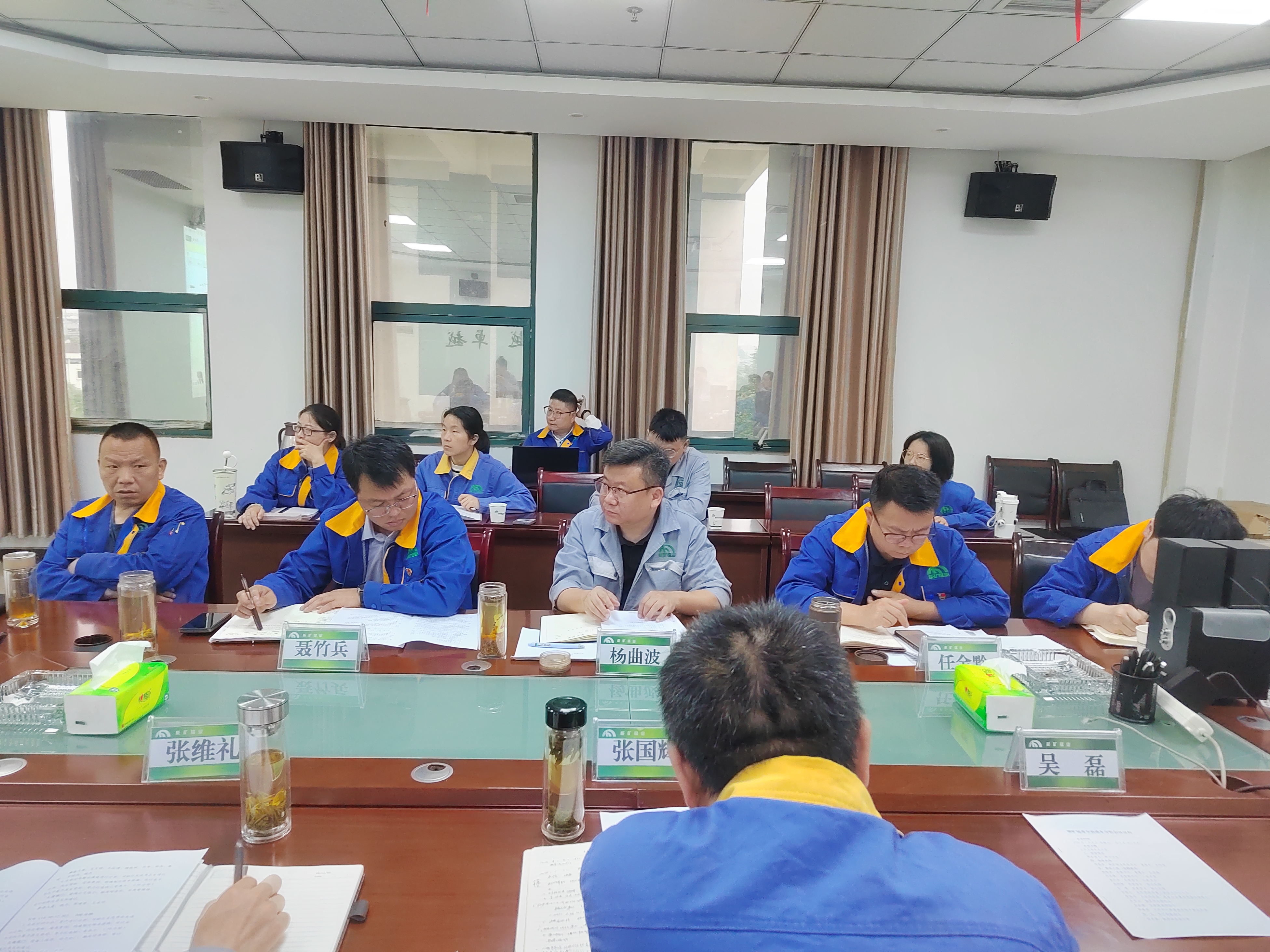 对标行业标杆   深挖降本潜力——能矿锰业召开全面成本分析会议